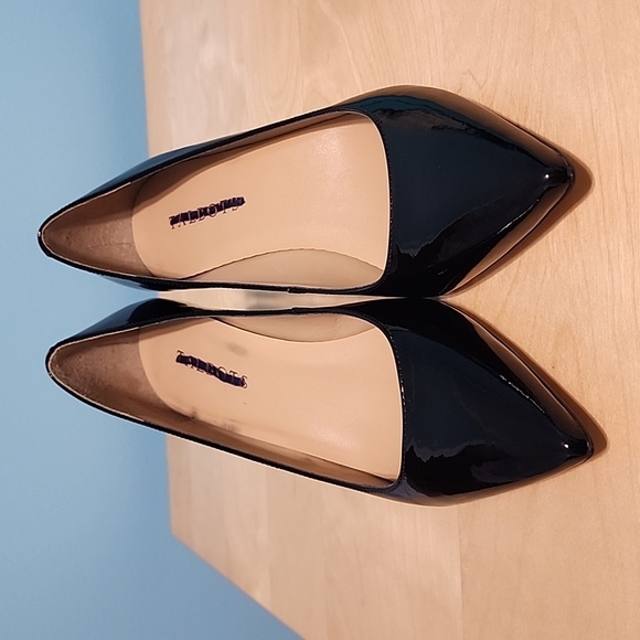 TALBOTS Marble4-M/F black patent leather low heels, Size 7M - Picture 2 of 9